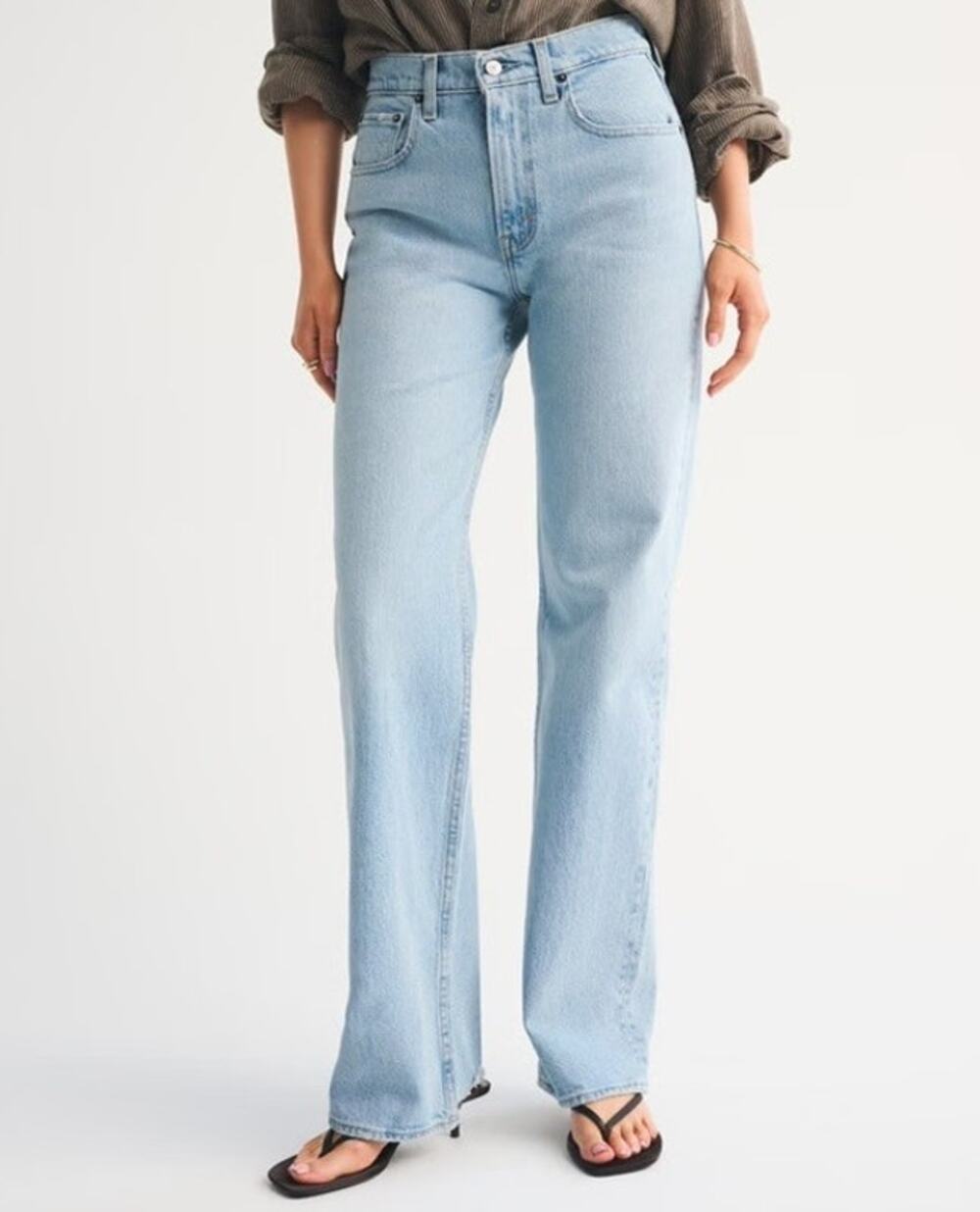 Abercrombie & Fitch 90s Relaxed Jeans High Rise Size 26 (2s) Light Wash Casual